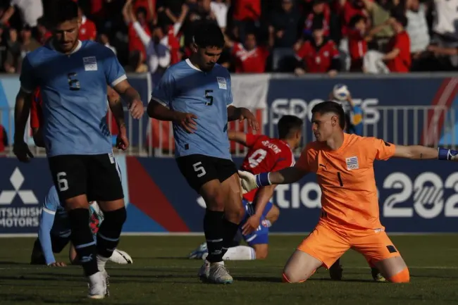 El gol de Chile ante Uruguay fue de Alexsander Aravena.