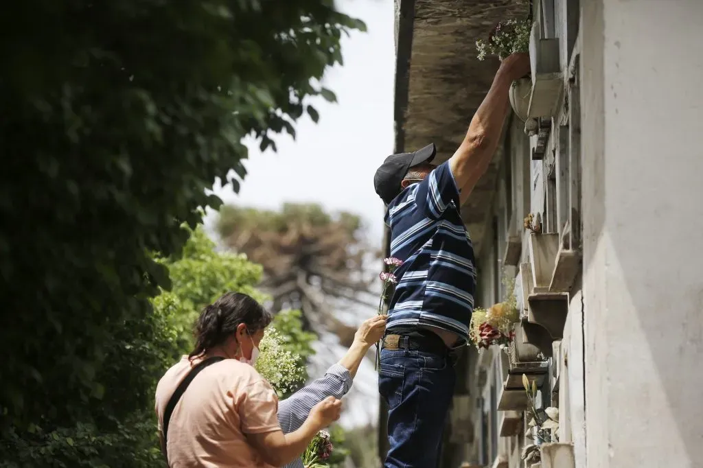 Santiago, 1 de noviembre de 2021. Díaa de Todos los Santos en Cementerio Catolico de Recoleta | Foto: Jonnathan Oyarzun/Aton Chile