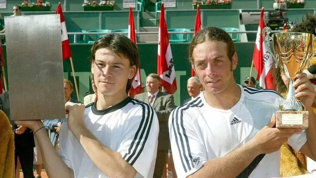 Guillermo Coria y Nicolás Massú jugando la final de Kitzbühel 2003