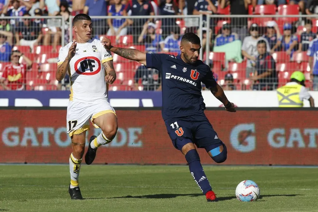 Jonathan Zacaría en acción por la U. de Chile ante Coquimbo Unido. (Marcelo Hernandez/Photosport).