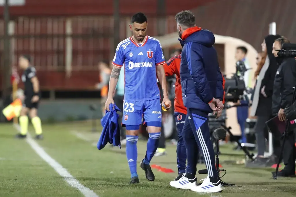 Nery Domínguez podría jugar sus últimos partidos en Universidad de Chile. (Jonnathan Oyarzun//Photosport).