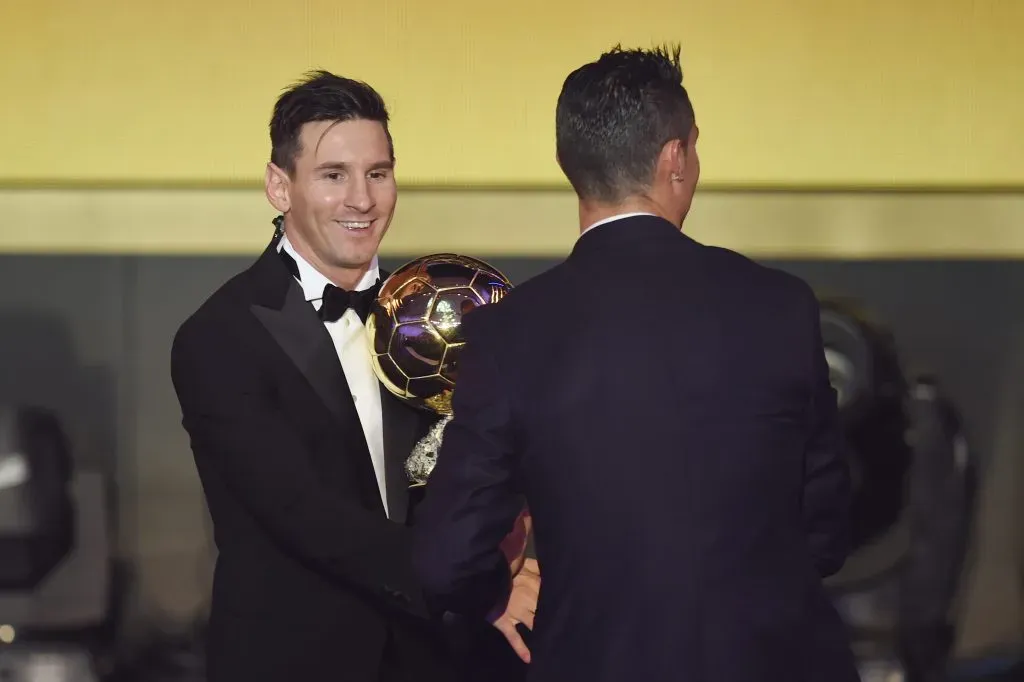 Lionel Messi le ganó el Balón de Oro 2015 a Cristiano Ronaldo. | Foto: Getty