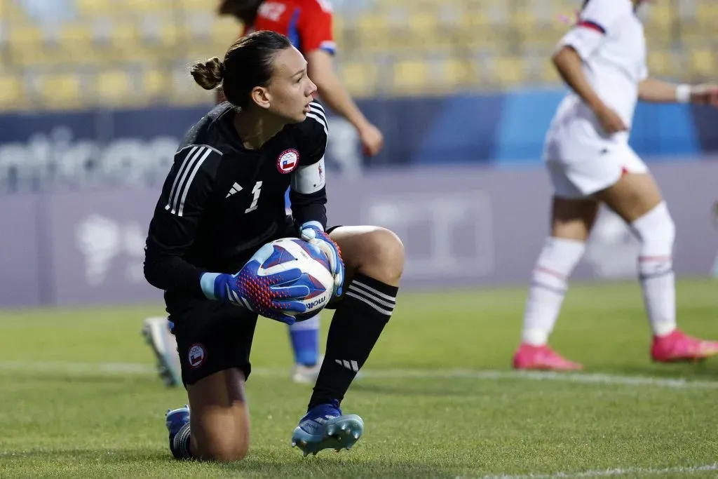 Tiane Endler le puso punto final a su era en la Roja femenina. | Foto: Photosport