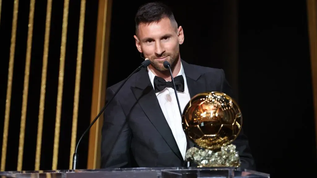 Lionel Messi ganó el Balón de Oro, pero con muchas dudas y polémica hasta con Mauricio Pinilla. Foto: Getty Images.