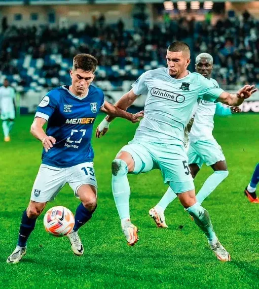 Guillermo Soto y Ángelo Henríquez son los dos futbolistas chilenos que militan en el FC Baltika Kaliningrad de Rusia. | Foto: Instagram