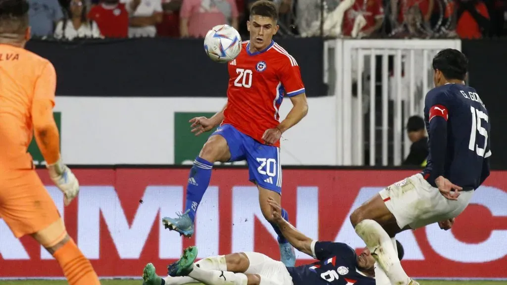 Guillermo Soto fue titular en la victoria por 3-2 de Chile ante Paraguay con un doblete de Alexis Sánchez.