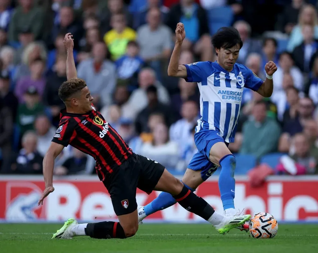 Kaoru Mitoma causó estragos en el partido que el Nico Córdova les hizo ver a sus pupilos de la Roja Sub 20. (Eddie Keogh/Getty Images).