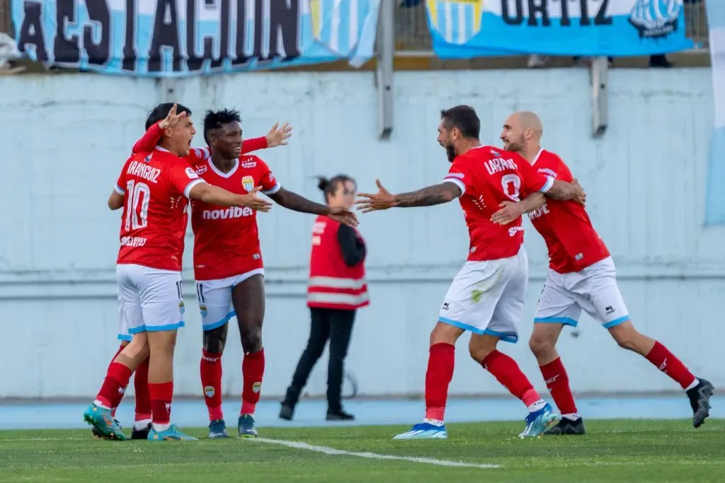Así celebró Magallanes el 1-0 parcial ante Colo Colo. (Foto: Guille Salazar/RedGol).