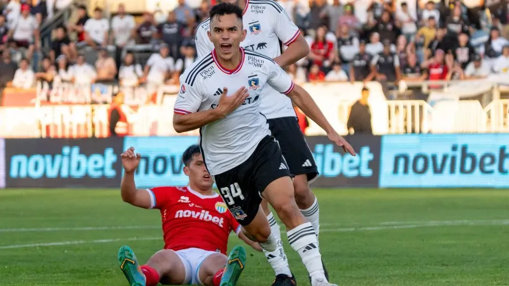 Vicente Pizarro marcó el gol del triunfo de Colo Colo ante Magallanes y lo mantiene soñando con el título. Foto: Guille Salazar, RedGol.