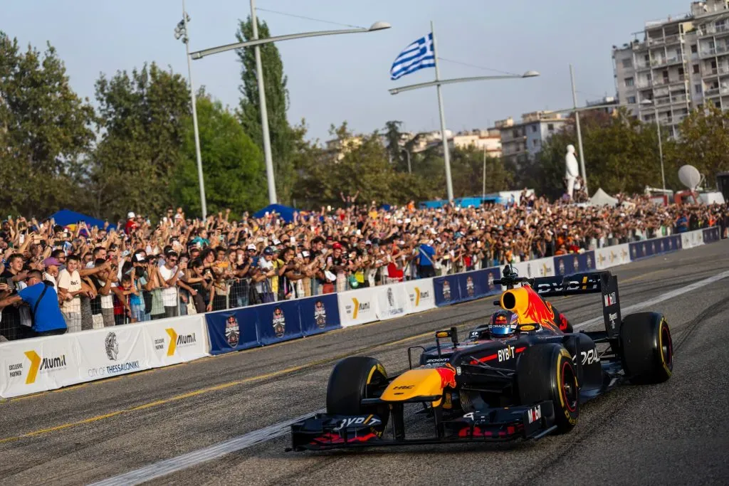 Las calles de Santiago se preparan para recibir al RB7 de Red Bull Racing. Foto: Joerg Mitter / Red Bull Content Pool.