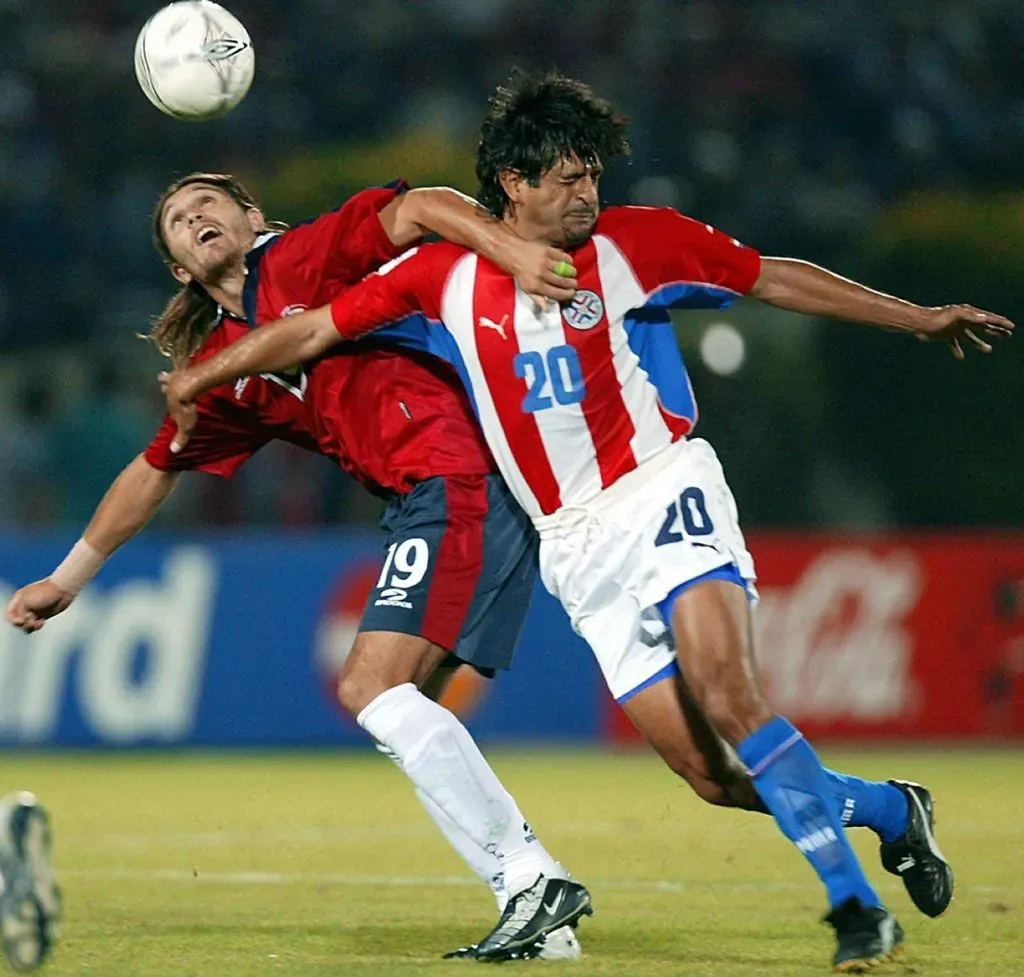 Rafa Olarra jugando contra Paraguay por Eliminatorias