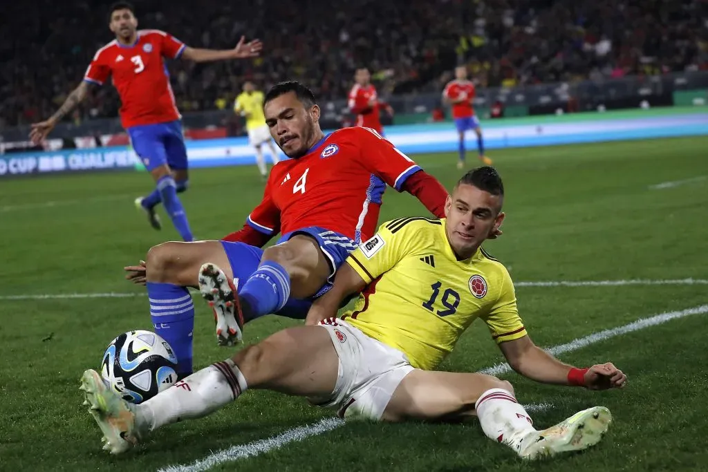 Comentarista de Eurosport comparó al chileno con Roberto Carlos.