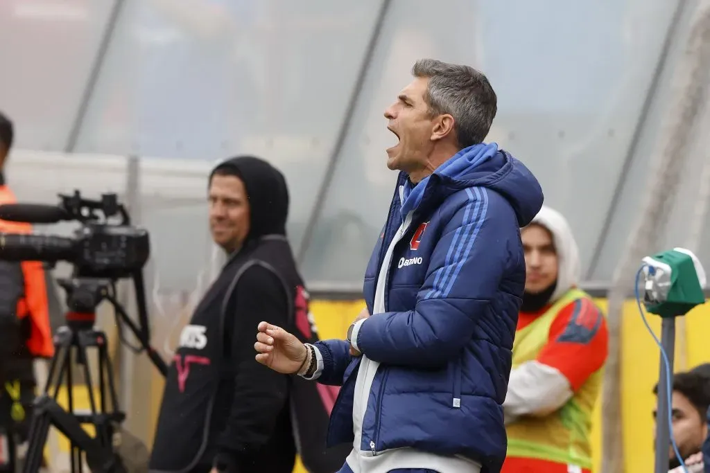 Mauricio Pellegrino en el duelo entre la U y Colo Colo que terminó 1-1. (Felipe Zanca/Photosport).