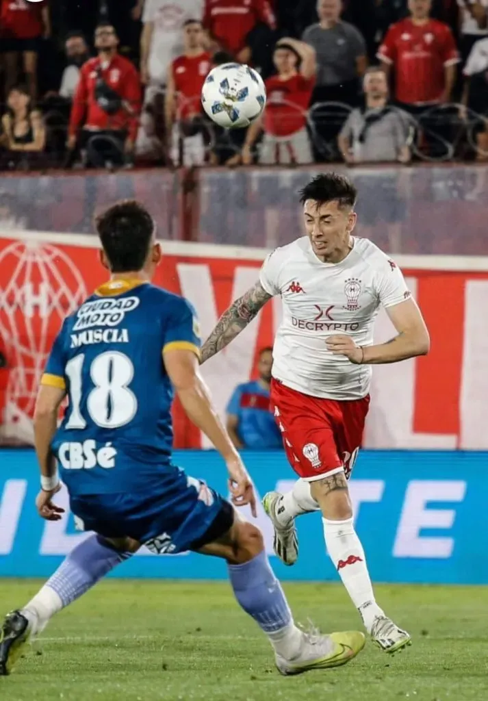 Rodrigo Echeverría fue titular en el duelo donde Huracán se salvó de perder la categoría. | Foto: Instagram