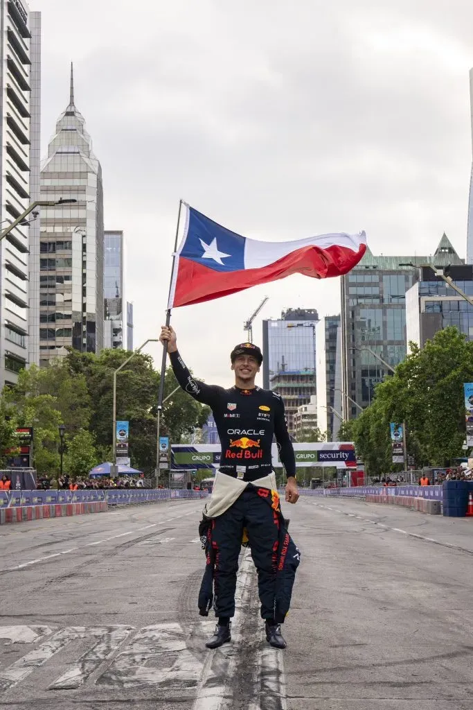 Patrick Friesacher fue el piloto del RB7 en su presentación en Santiago. (Foto: Red Bull Chile)