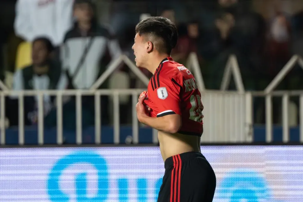 La emoción de Hernández al celebrar su gol por Colo Colo.Foto: Guille Salazar / Redgol.