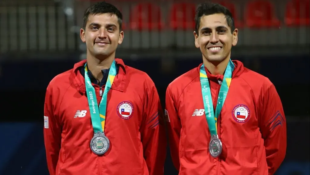 Tomas Barrios y Alejandro Tabilo le dieron la plata a Chile en el dobles del tenis masculino. Además, Barrios ganó la misma medalla en el singles. | Foto: Photosport