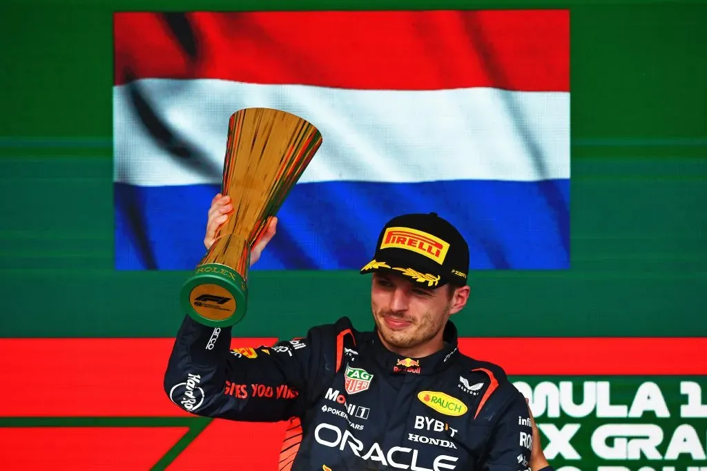 Max Verstappen festeja su triunfo en el Gran Premio de Brasil 2023. (Rudy Carezzevoli/Getty Images).