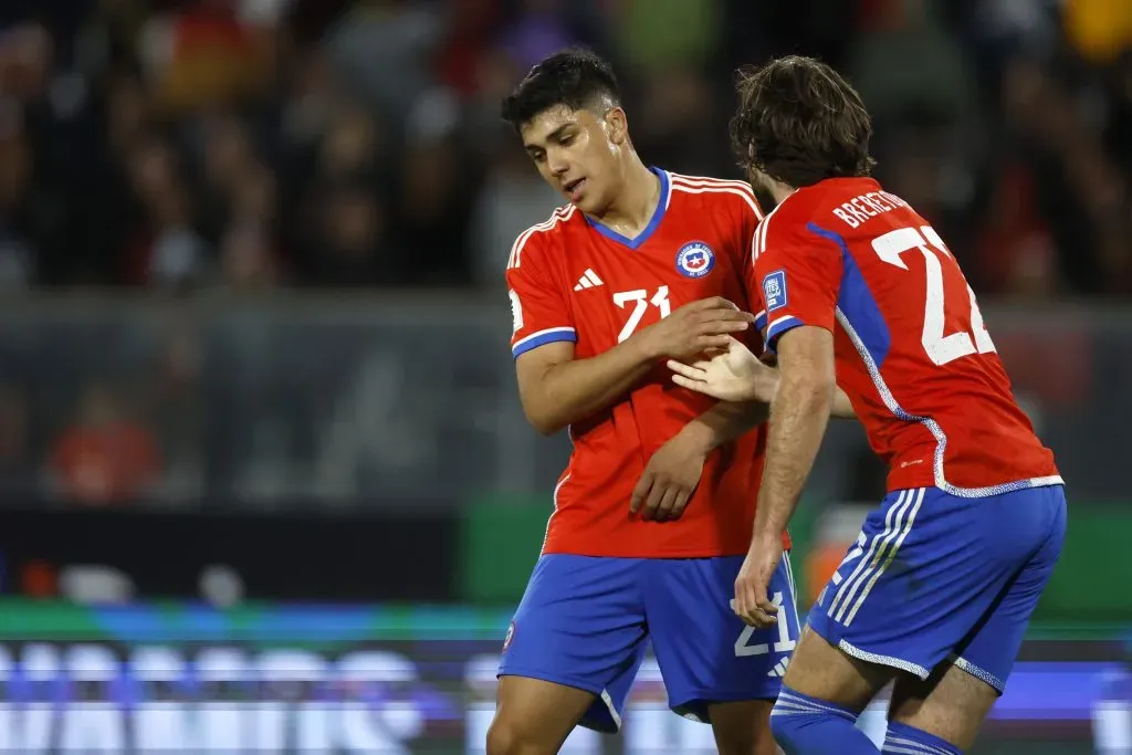 Damián Pizarro y Ben Brereton en el empate sin goles de Chile y Paraguay. (Andrés Piña/Photosport).
