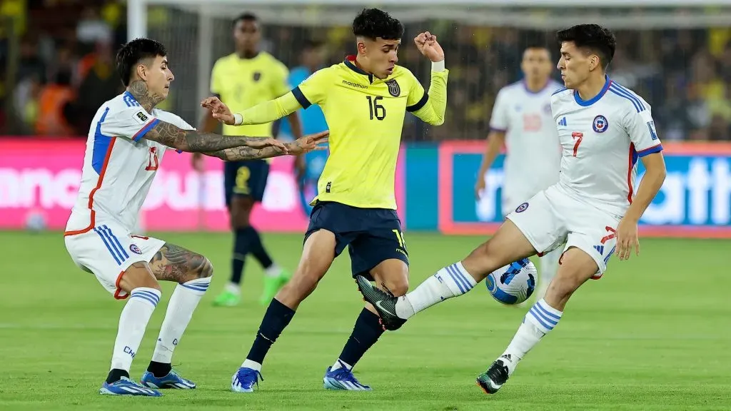 Chile no pudo con Ecuador y cierra el año lleno de dudas. Foto: Getty Images.