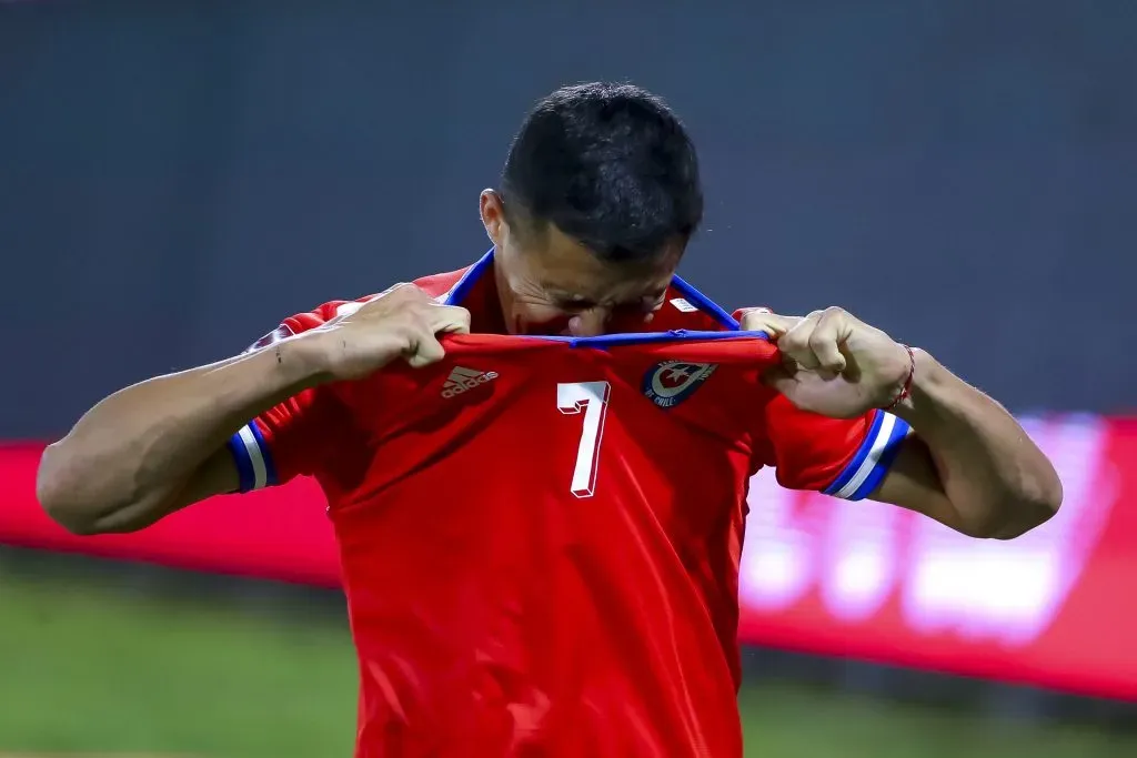 Alexis ya no utiliza el histórico número 7 en la Roja. Foto: Pepe Alvujar/Photosport