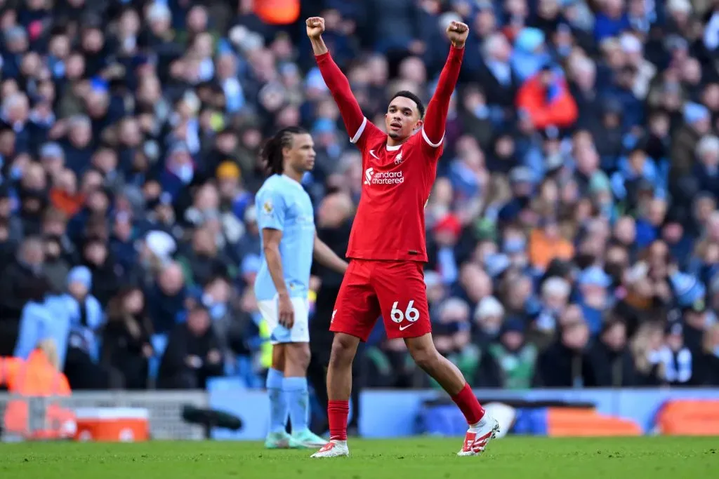 Trent Alexander-Arnold apareció en la agonía para darle el empate a Liverpool ante Manchester City. Foto: Getty Images.