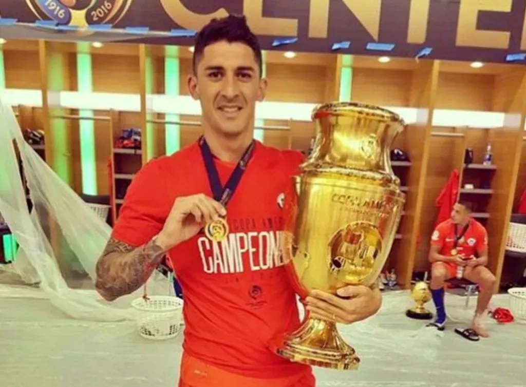 El Tucu fue parte de la Roja campeona en la Copa América Centenario 2016. | Foto: Archivo.