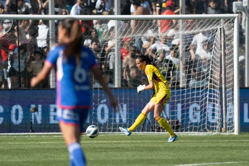 Ryann Torrero ve con buenos ojos la opción de tomar el puesto que dejó Tiane Endler en la Roja. | Foto: Guille Salazar