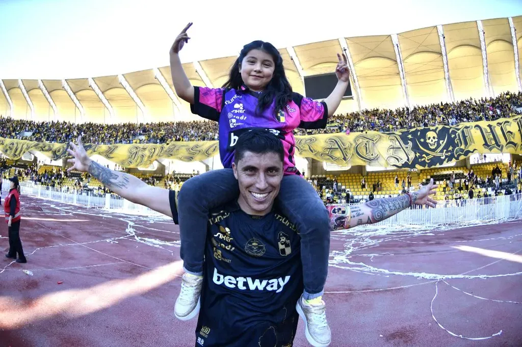 Rubén Farfán en uno de los momentos alegres que vivió en Coquimbo Unido. (Alejandro Pizarro Ubilla/Photosport).