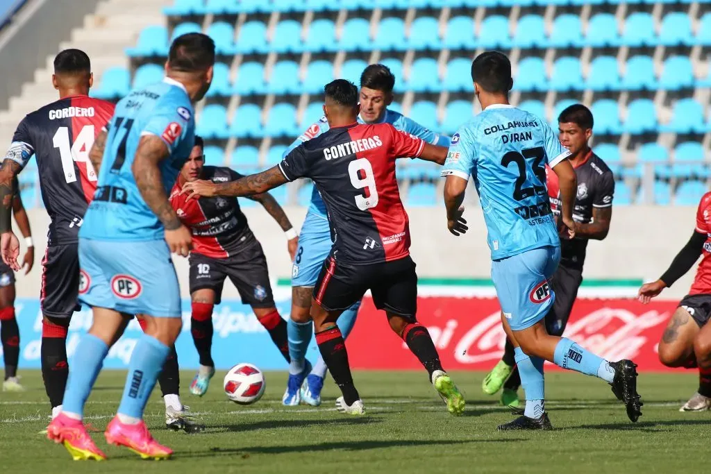 Rodrigo Contreras en acción ante Deportes Iquique. (Alex Diaz/Photosport).