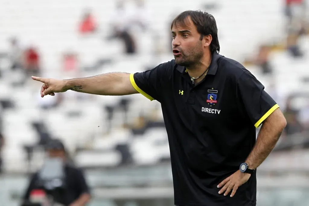 Colo Colo, otro de los clubes que aparece en el currículum de jugador y entrenador de José Luis Sierra. (Christian Iglesias/Photosport).