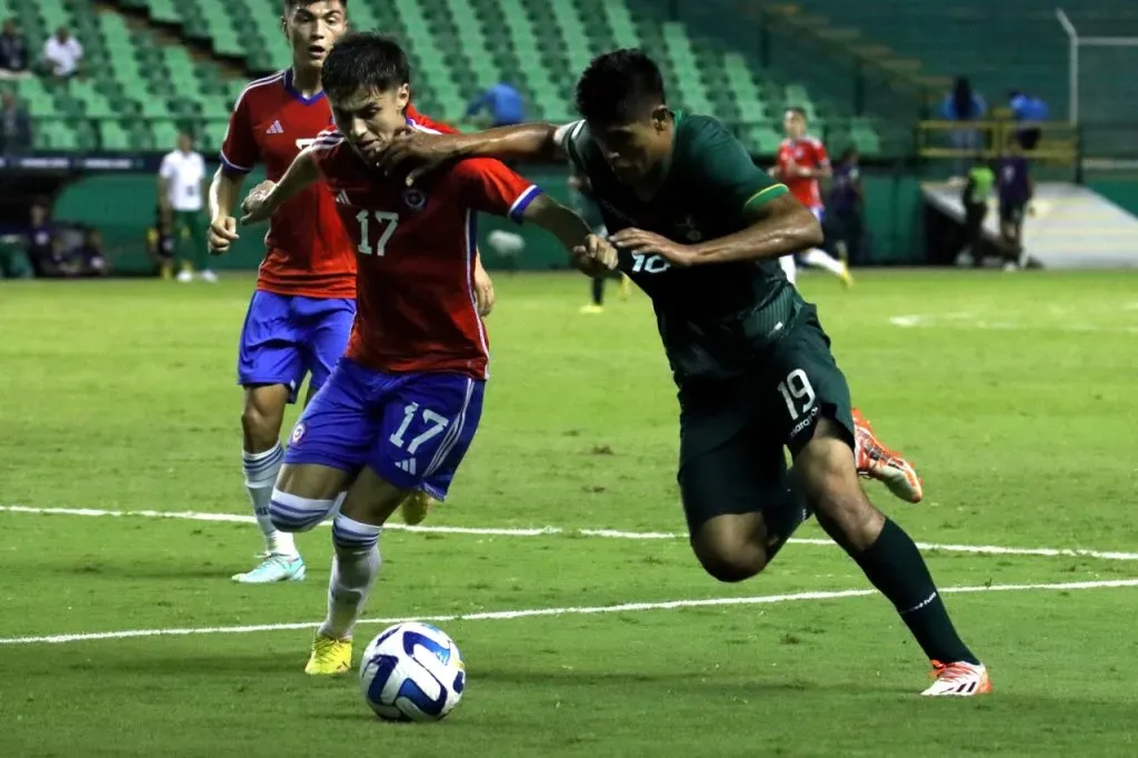 Manuel Lolas en acción con La Roja en el Sudamericano Sub 20 (Photosport)