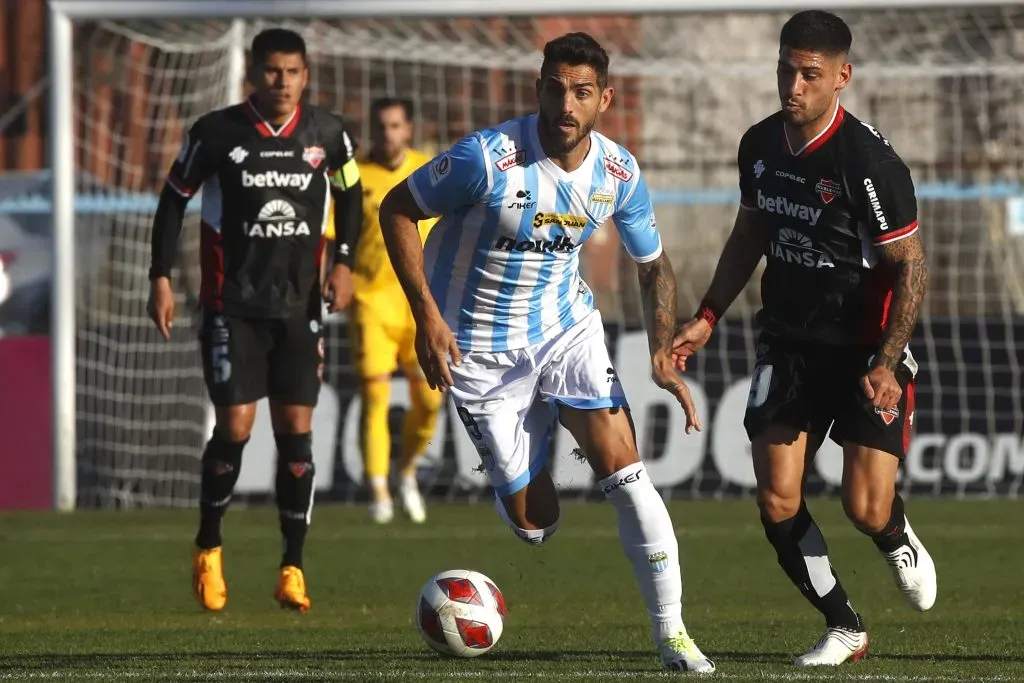 Joaquín Larrivey dejó en claro sus ganas de seguir vistiendo la camiseta de Magallanes. | Foto: Photosport.