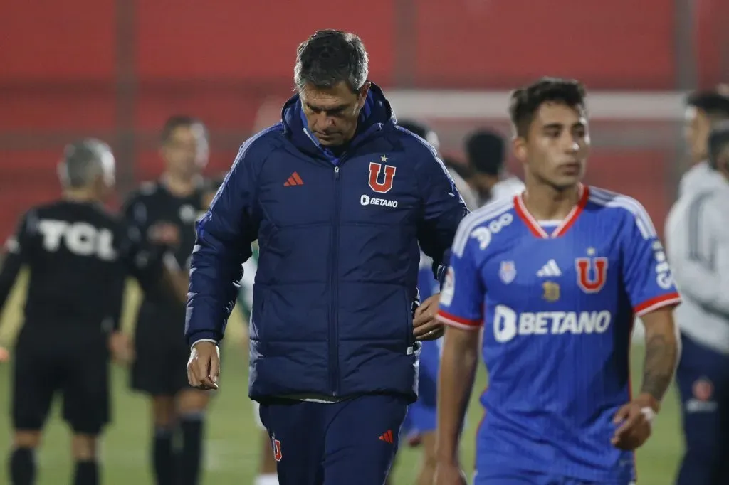 Mauricio Pellegrino sabe que su ciclo en la U. de Chile tiene pocas opciones de continuar. (Dragomir Yankovic/Photosport).