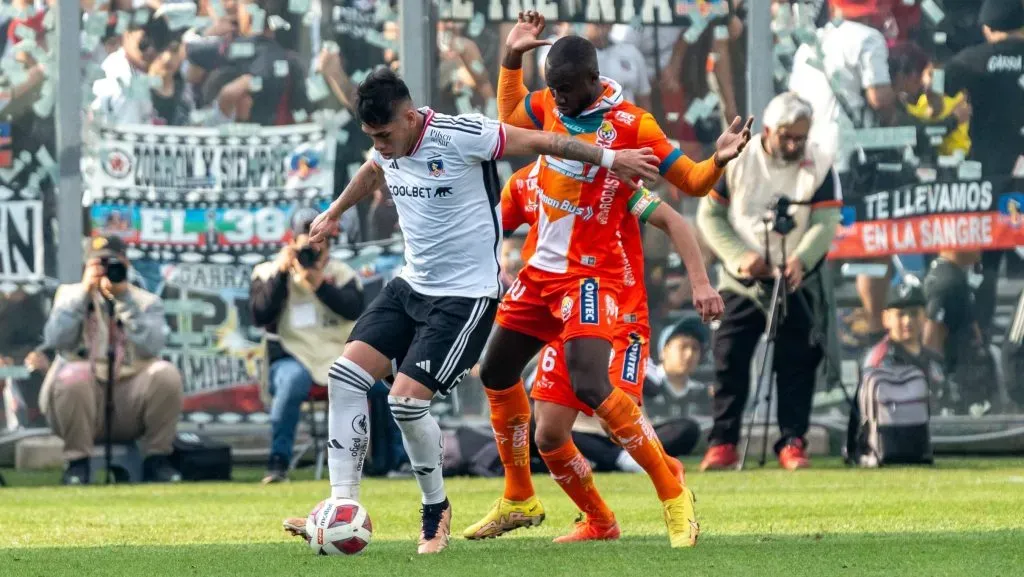 Colo Colo está a dos puntos de Cobresal. Si la U le gana a los Mineros y el Cacique a Unión Española, pasarán a la cima. Foto: Guille Salazar, RedGol.