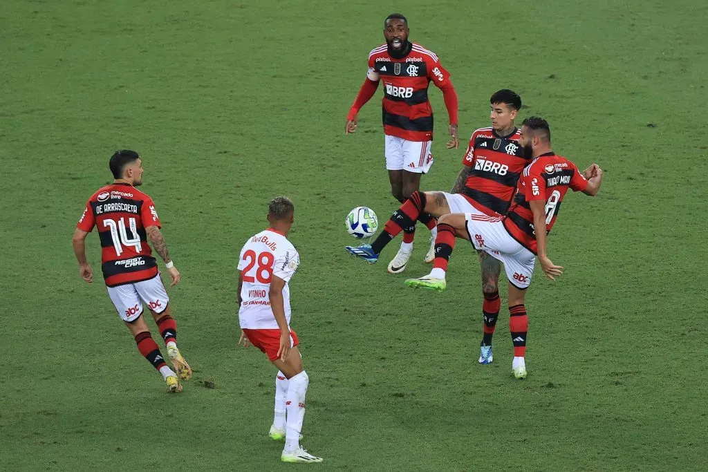 Pulgar enfrenta un final de temporada de infarto con el Flamengo. | Foto: Getty