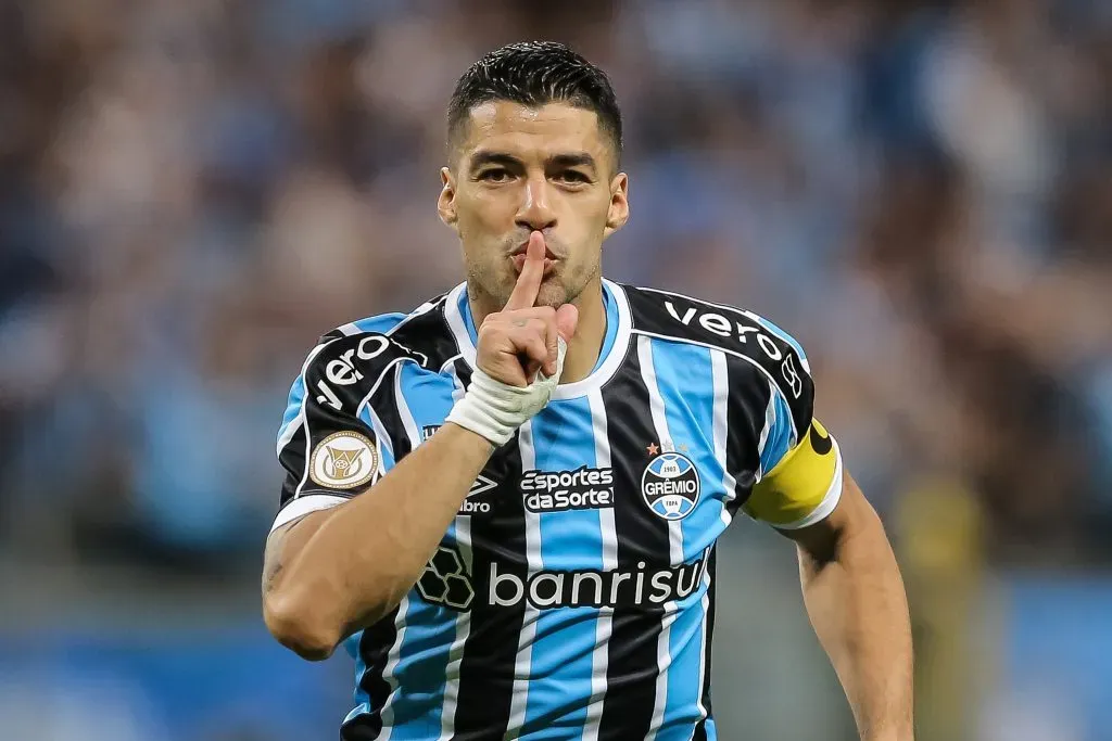 Luis Suárez celebró por última vez con la hinchada de Gremio al vencer a Vasco da Gama. Anotó el gol del triunfo | Getty Images