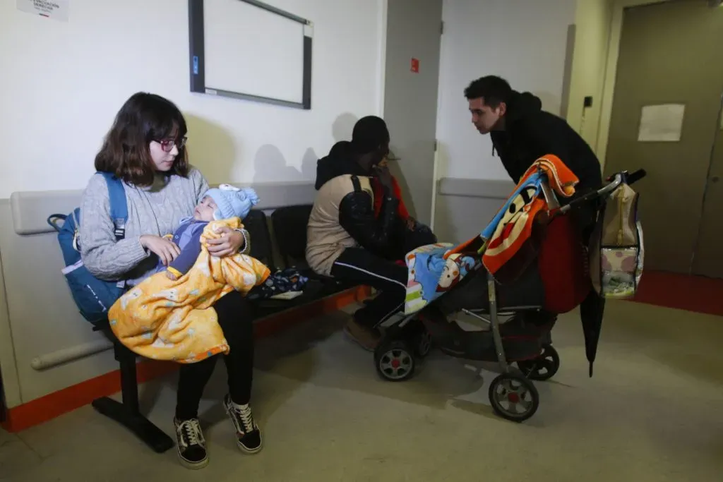 Muchos bebés terminaron hospitaliados este año 2023. Foto: Ramon Monroy/Aton Chile