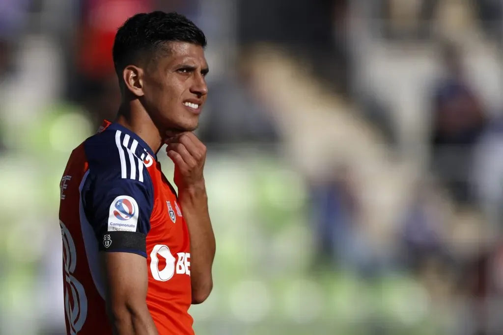 Israel Poblete en acción ante Chimbarongo FC por la Copa Chile. (Andrés Pina/Photosport).