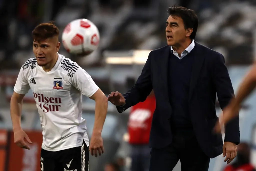 Leonardo Gil lleva varios años con Gustavo Quinteros en Colo Colo. | Foto: Photosport.