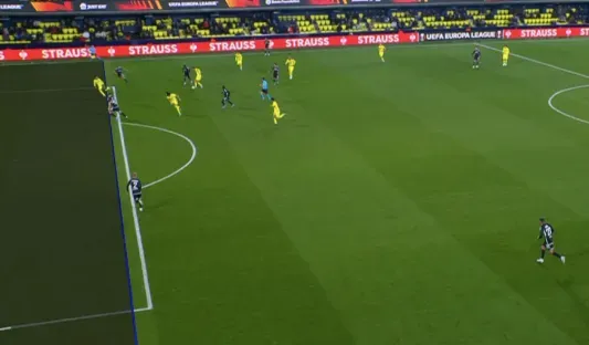 Por este fuera de juego le anularon el gol a Ben Brereton y Villarreal. Foto: ESPN