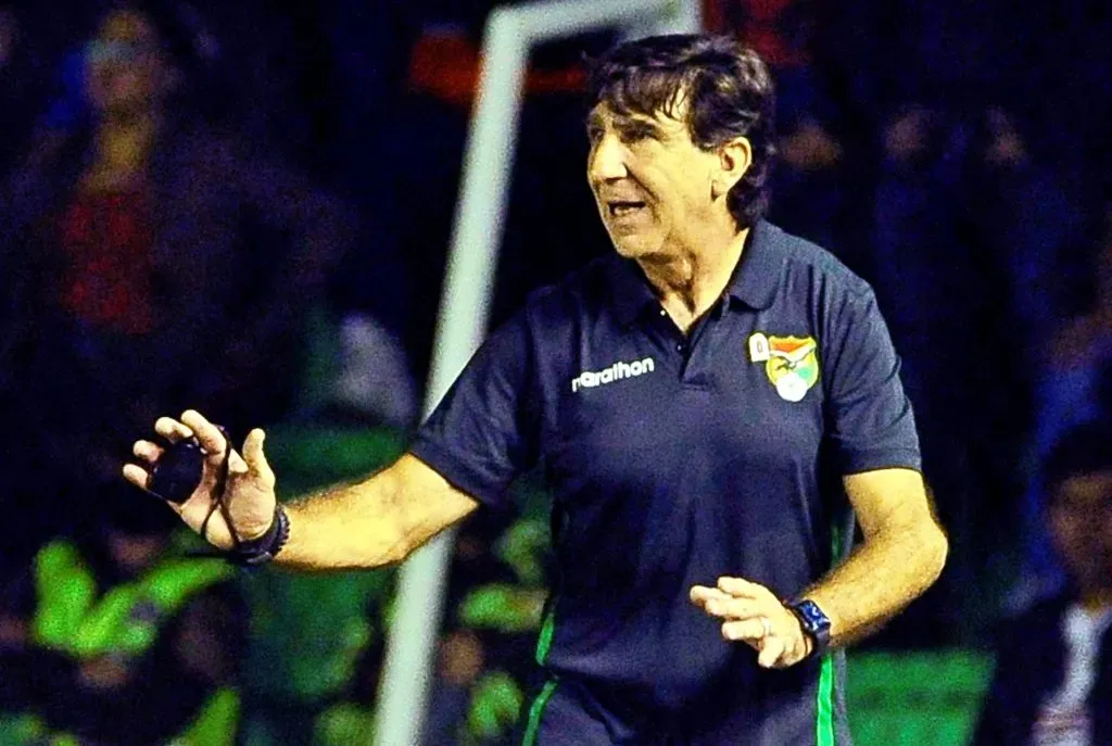 Gustavo Costas dirigió por apenas diez partidos a Bolivia entre 2022 y 2023, ganando apenas en un partido amistoso. | Foto: Photosport.