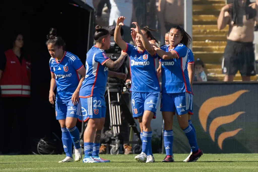 La U femenina llegó hasta semifinales del Campeonato Nacional 2023, donde cayeron con Colo Colo. | Foto: Guille Salazar