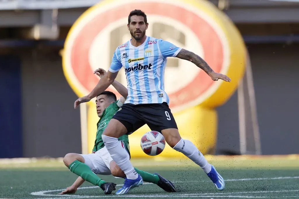 Larrivey, goleador de Magallanes en 2023, quiere acompañar al equipo a la B | Photosport
