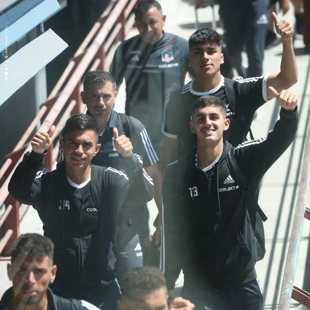 El plantel de Colo Colo ya está en Iquique para la final de Copa Chile, pero cinco jugadores se quedaron en el aeropuerto con maletas en mano. Foto: Comunicaciones Colo Colo.