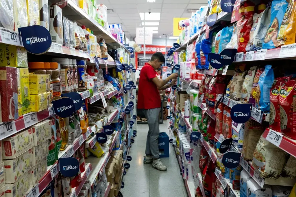 Los Precios Justos se terminarán en Argentina. Imagen: Tomas Cuesta/Getty Images.