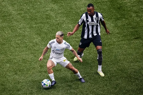 Yeferson Soteldo sacó la voz tras el histórico primer descenso del Santos en 111 años de vida. | Foto: Satiro Sodré / Eurasia Sport Images / Getty Images