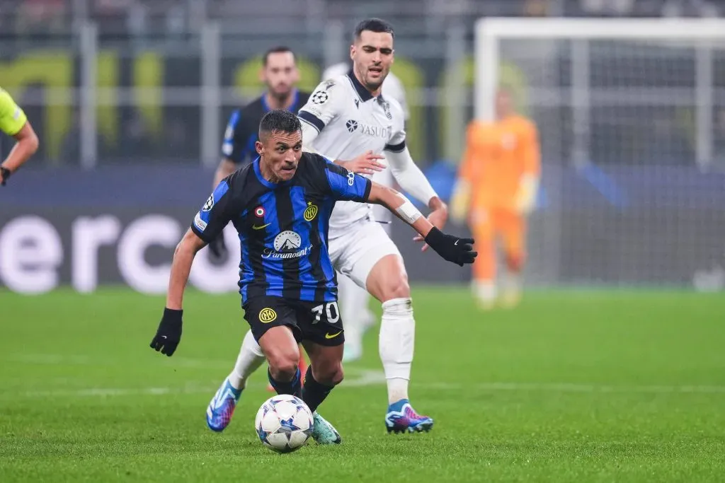 Alexis Sánchez busca convencer a los hinchas del Inter de Milán de que está para más. Foto: Getty Images.