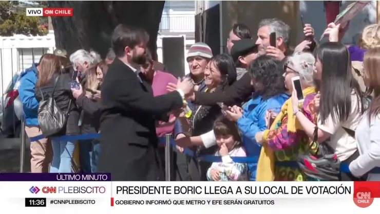 El Presidente saludó a muchos puntarenenses.