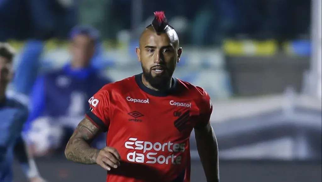 Vidal termina contrato con el Athletico Paranaense de Brasil.